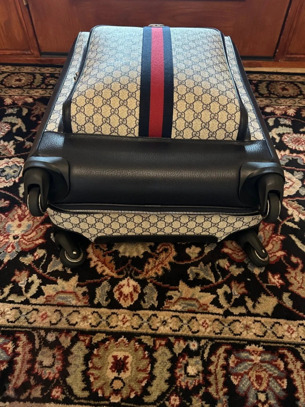 Gucci Savoy GG Supreme Suitcase. Made in Italy.